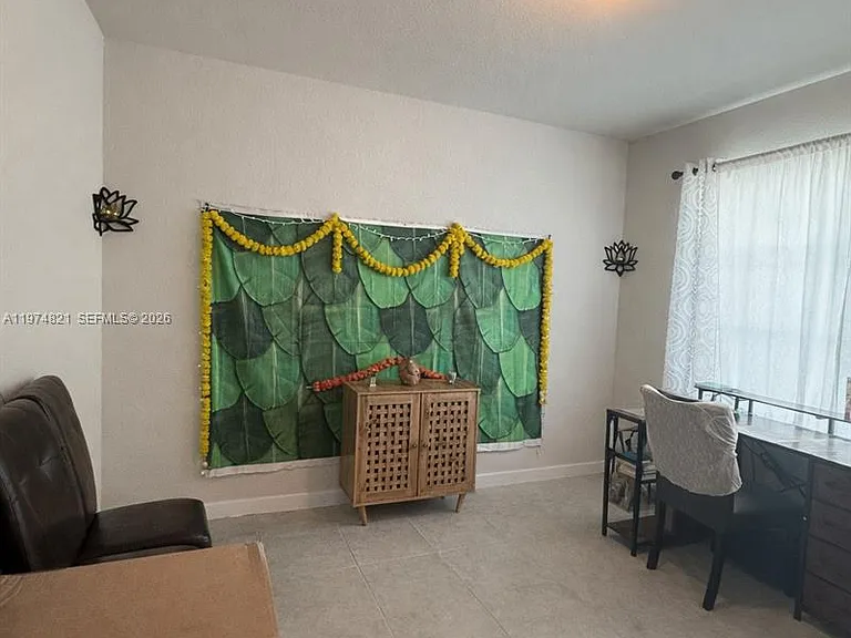 1081 NW 5th St — Photo 5