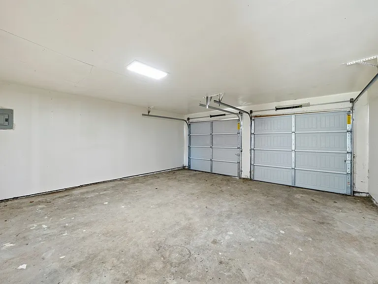 2721 Ash Park Dr — Photo 32