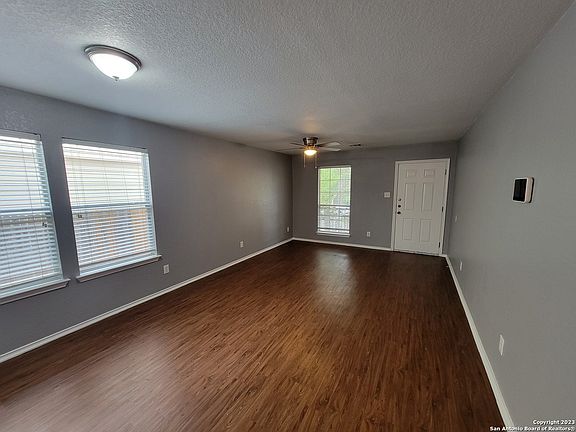 4th image of 10382 Oakwood Crest