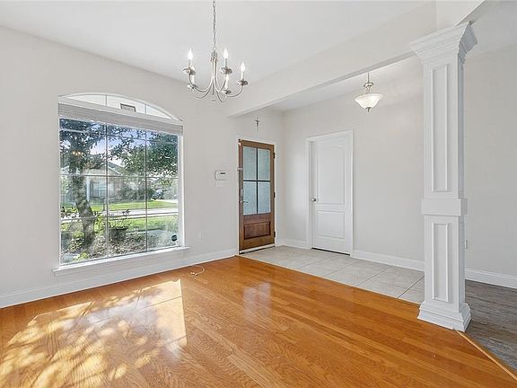 2nd image of 3828 Augustine Ln