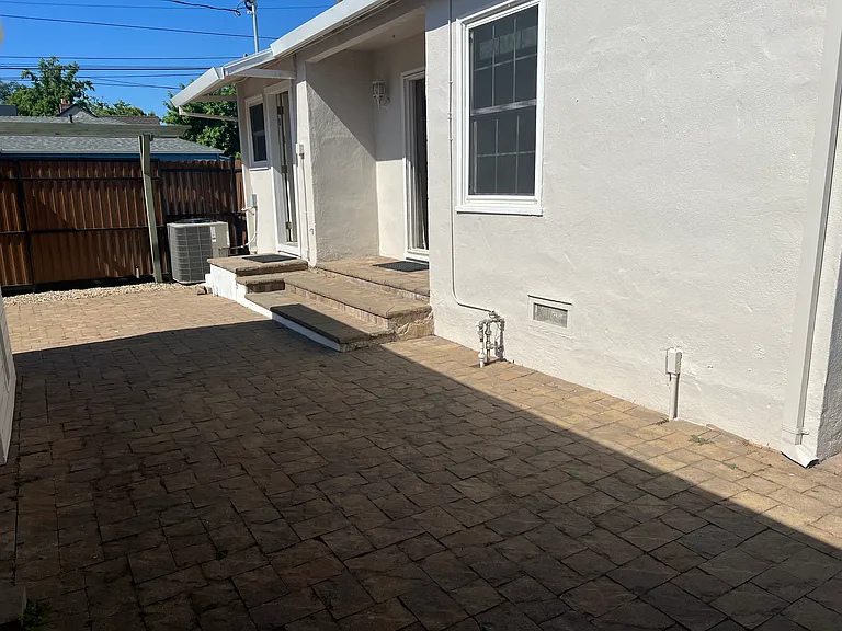 1981 36th St — Photo 36