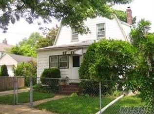 11 Meriam St, Hempstead, NY 11550