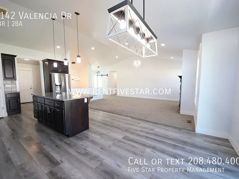 1142 Valencia Dr — Photo 4