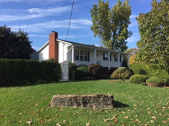 3rd image of 7 Dorchester Dr