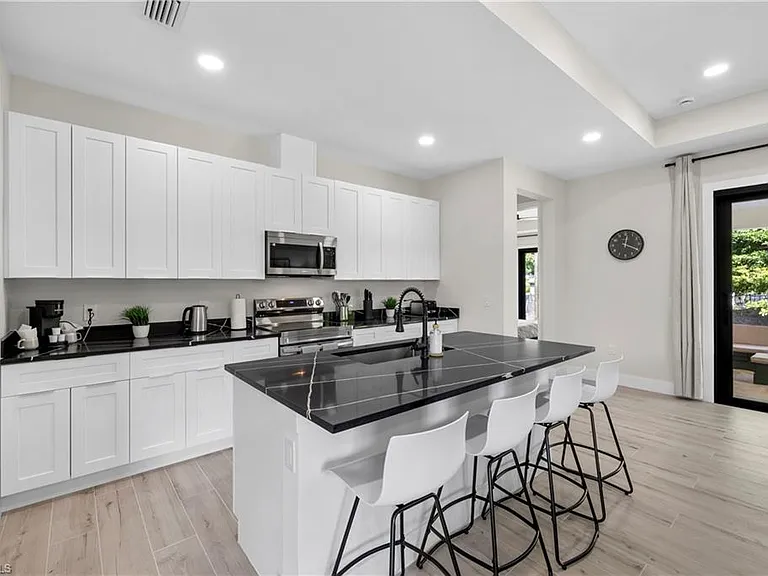 2547 Storter Ave — Photo 16