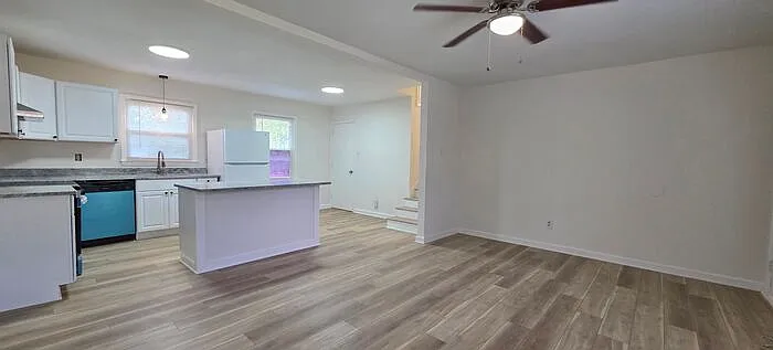 5490 Glenview Dr — Photo 2