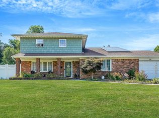 98 Fifty Acre Rd S, Smithtown, NY 11787