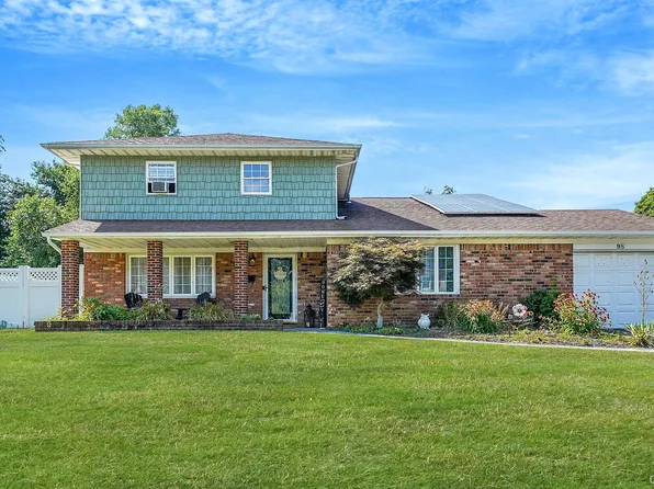 98 Fifty Acre Road S, Smithtown, NY 11787