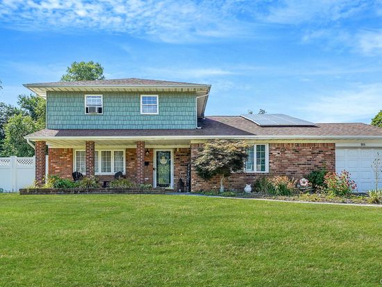 98 Fifty Acre Road S, Smithtown, NY 11787