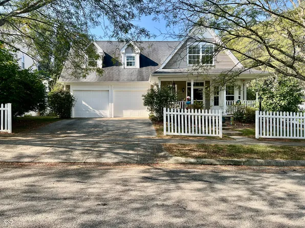 5631 Black Oak Dr, Columbus, IN 47201