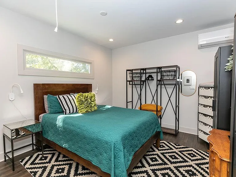 1084 Sanders Ave SE #B — Photo 13