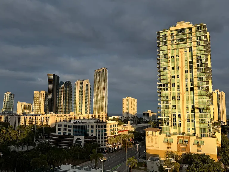 400 Sunny Isles Blvd #1022 — Photo 10