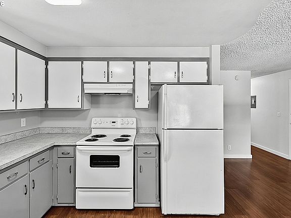 4th image of 945 Madison St