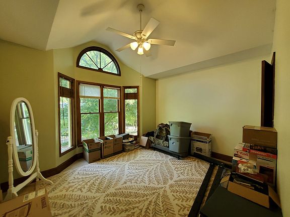 5th image of 743 Victorian Pl