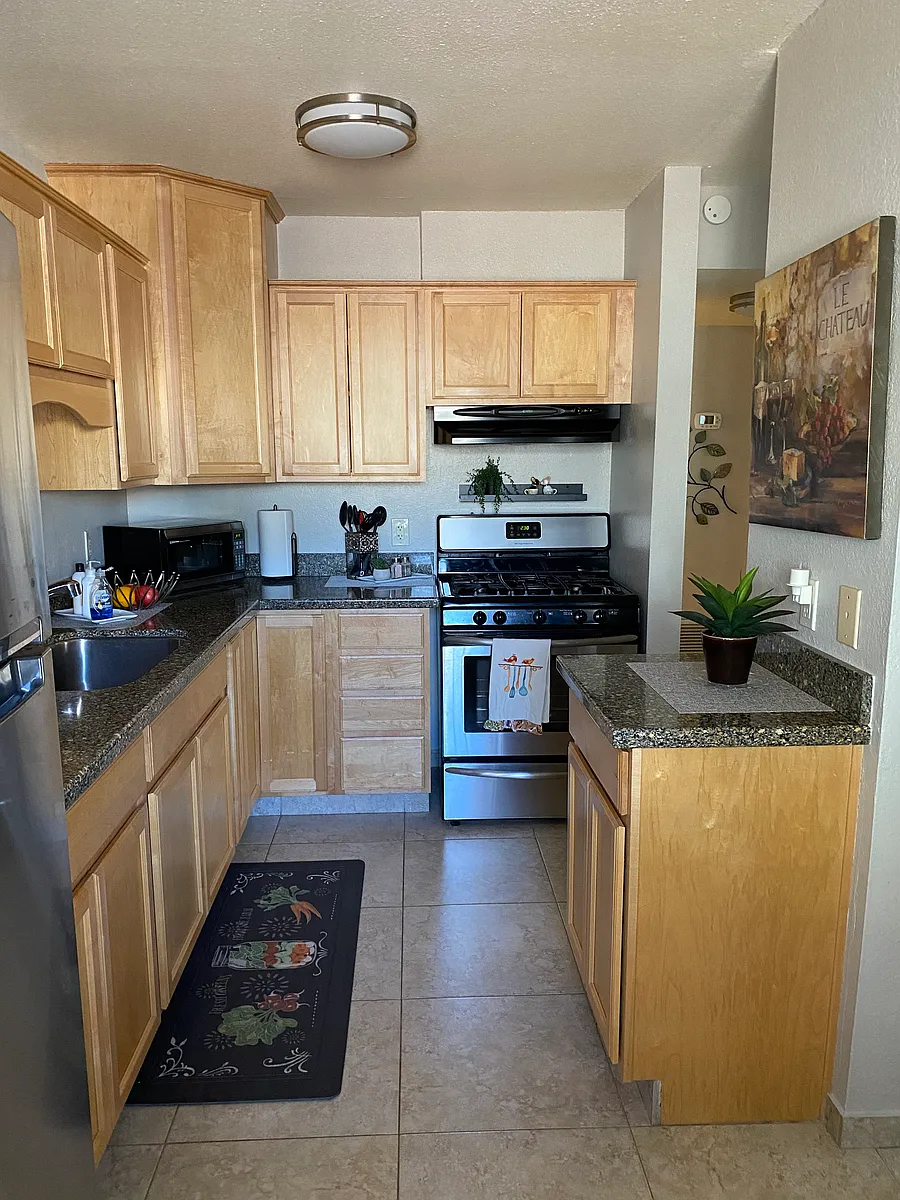 Building Photo - 810 S Langley Ave #102