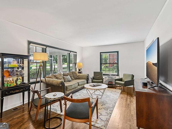4th image of 2397 Greylock Pl