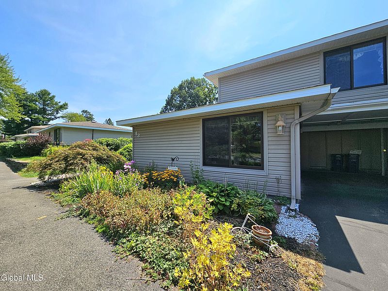 3rd image of 43 Commons Drive