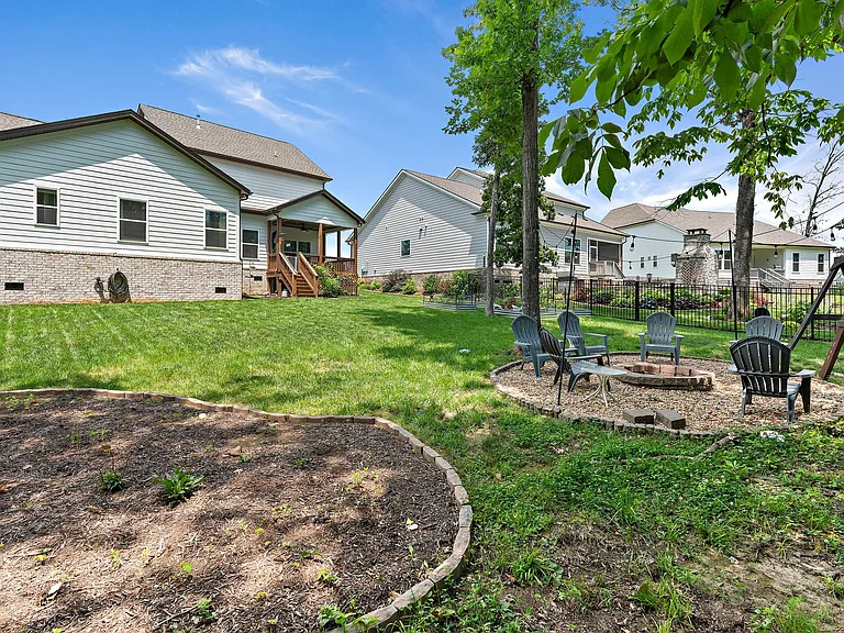 1327 Batbriar Rd — Photo 4