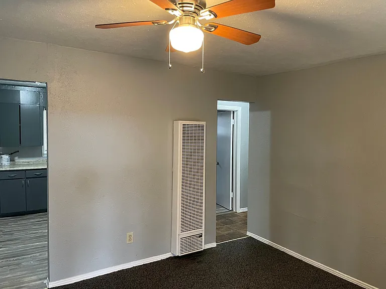 215 Guthrie St — Photo 3