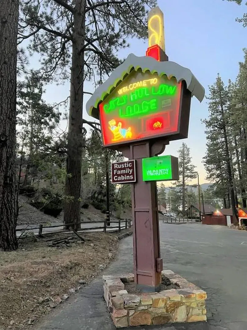 Cozy Hollow Lodge, Big Bear, CA — Photo 2