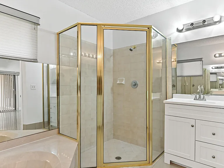 5421 Helene Cir — Photo 25