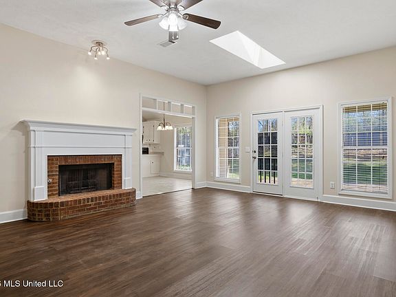 4th image of 212 N Ridge Dr