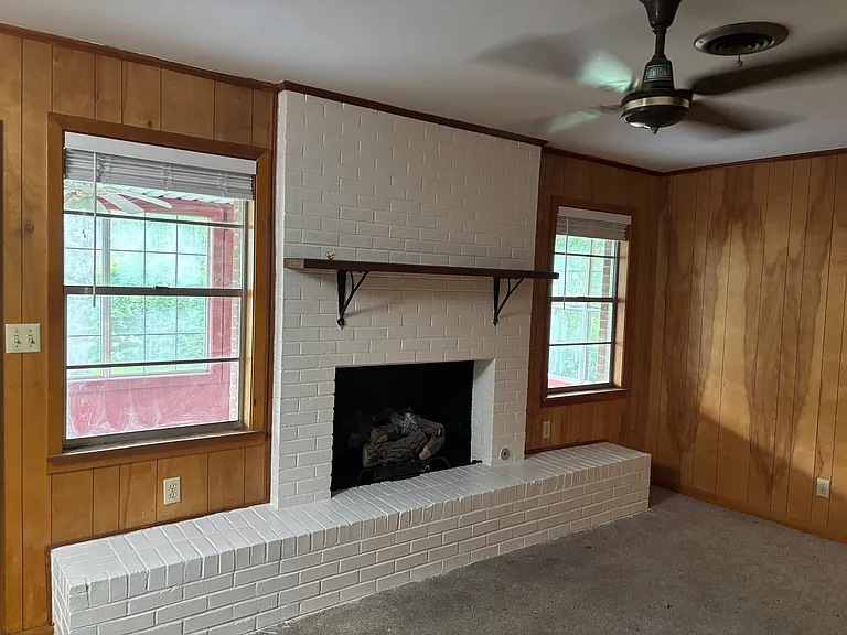 207 Courtland Cir — Photo 3