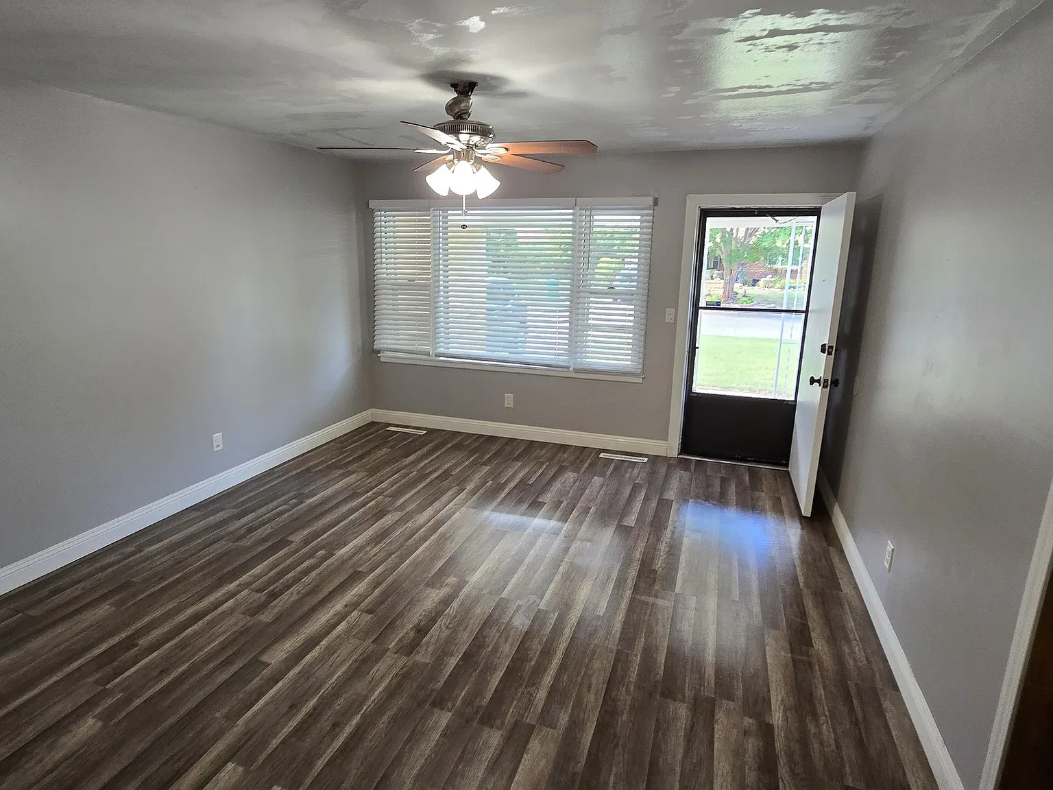 3 bed, 1121 sqft, $1,150 — Photo 3