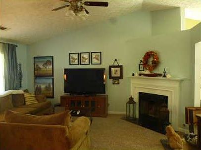 3rd image of 612 Bluff Dr