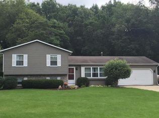 45127 Landsdowne Cir, Mattawan, MI 49071