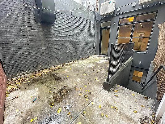 5th image of 537 Park Pl #1K