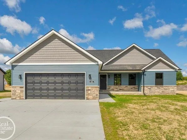 231 S Carney Dr, Saint Clair, MI 48079