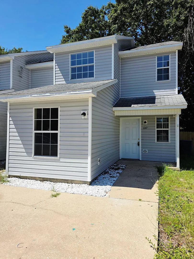 647 Virginia Oak Ct. Move-In Special: Half Off Your First Full Month's Rent! — Photo 1