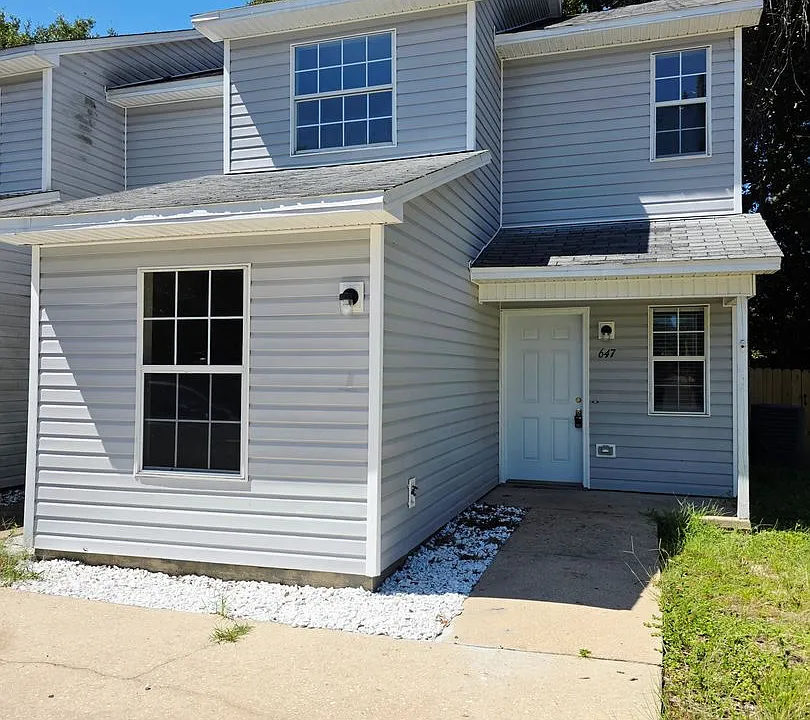 647 Virginia Oak Ct