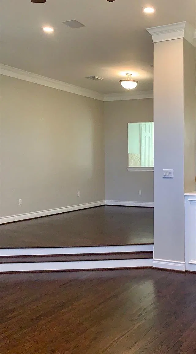 3 bed, 3.5 bath, 2414 sqft, $3,280 — Photo 3