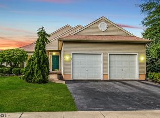 63 Renaissance Blvd, Somerset, NJ 08873