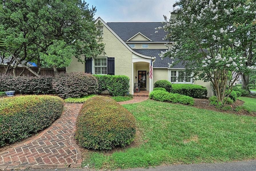 2nd image of 2536 Normandy Rd