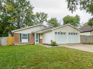 8 Southwinds Dr, Saint Peters, MO 63376