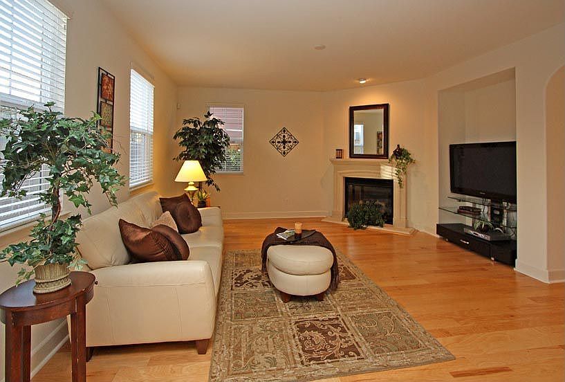 1st image of 4867 Houlton St