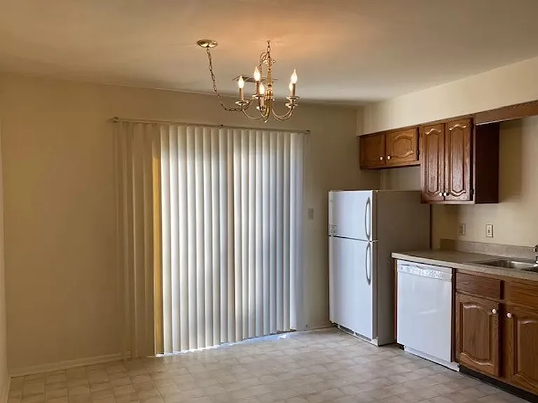 4709 Maple Ave — Photo 4