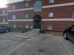 136 Lauren Cir #E, Belleville, IL 62223