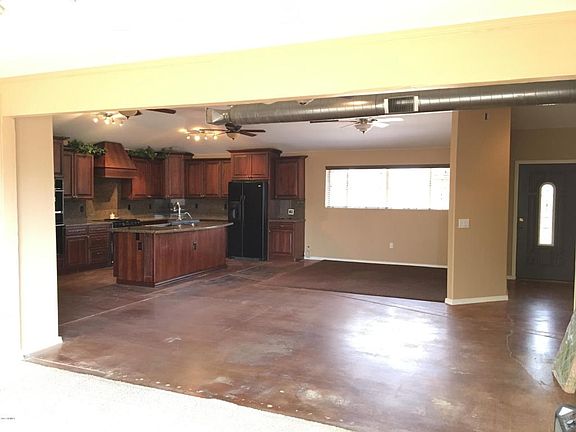 2nd image of 211 E La Canada Blvd