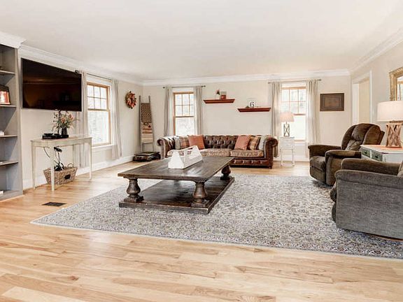 5th image of 2047 Angelico Way