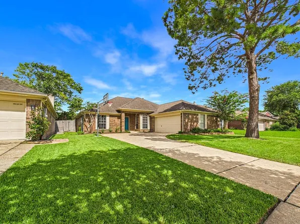 211 Hollander Ct, League City, TX 77573