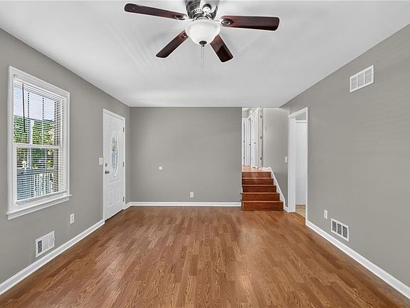 4th image of 2932 Brett Cir NW