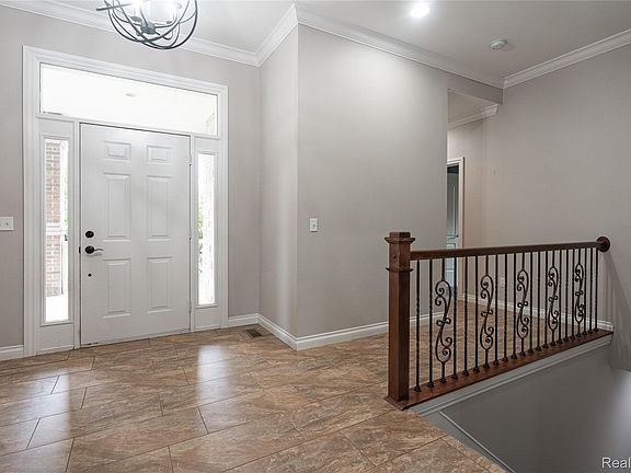 5th image of 18755 Newton St