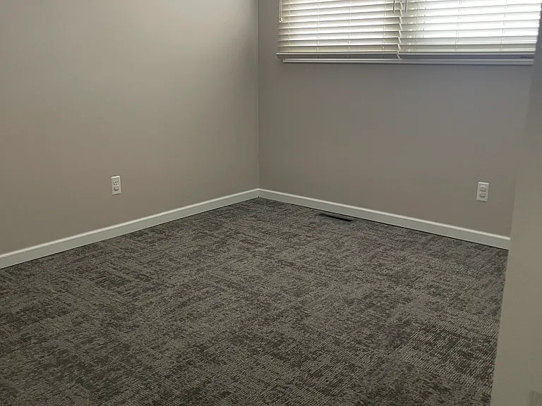 3217 S 131st Cir — Photo 16