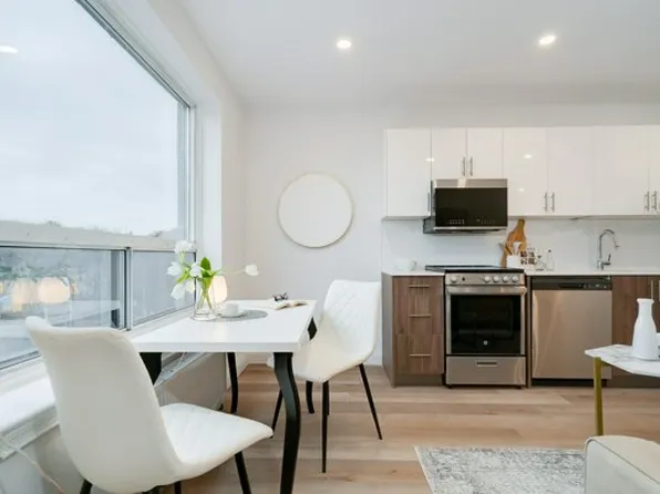 2707 Yonge Street Toronto, 2707 Yonge St, Toronto, ON M4N 2H8