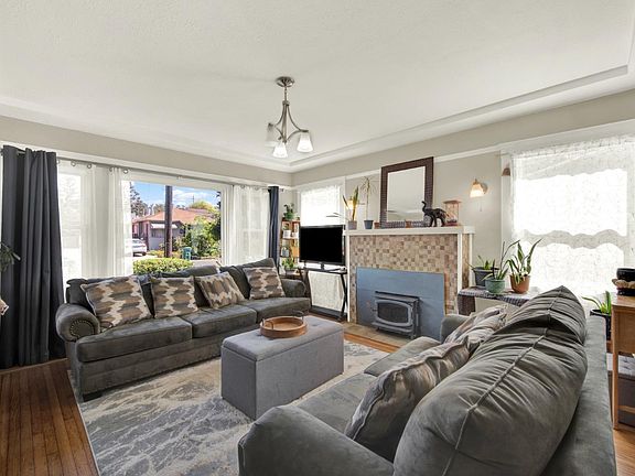 3rd image of 527 Mclaughlin Street