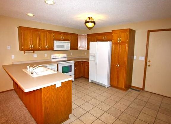 Kitchen/Breakfast Bar